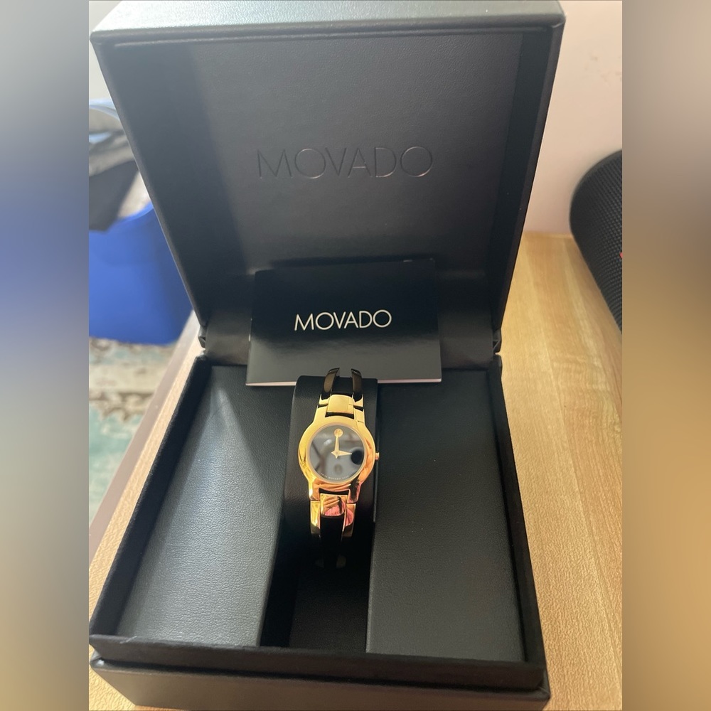 New w/box Ladie's Movado amorosa bangle watch 24mm